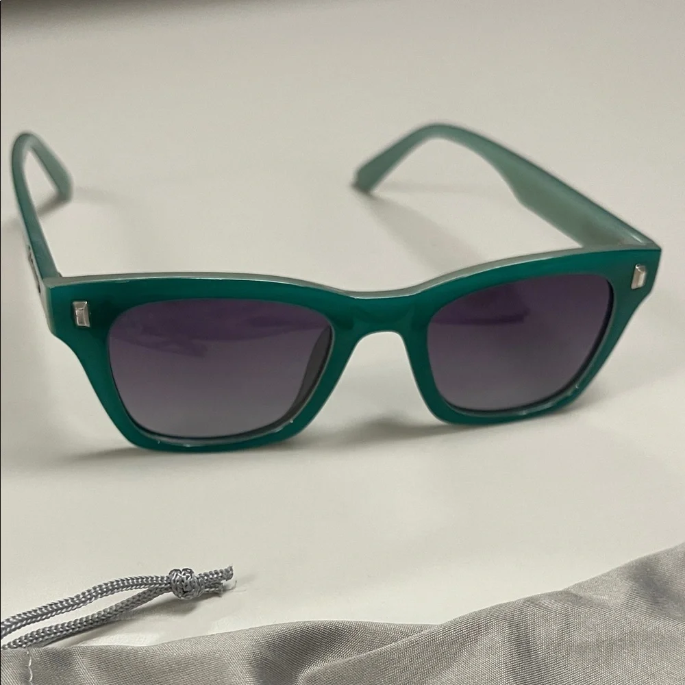 Knockaround stylish green